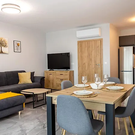 Spacious 2br In Phenix Palace With Parking Space By Flat Manаger * Warna